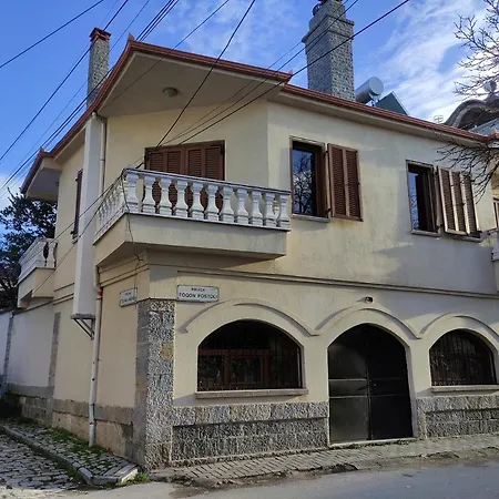 Guest House In Center Korce